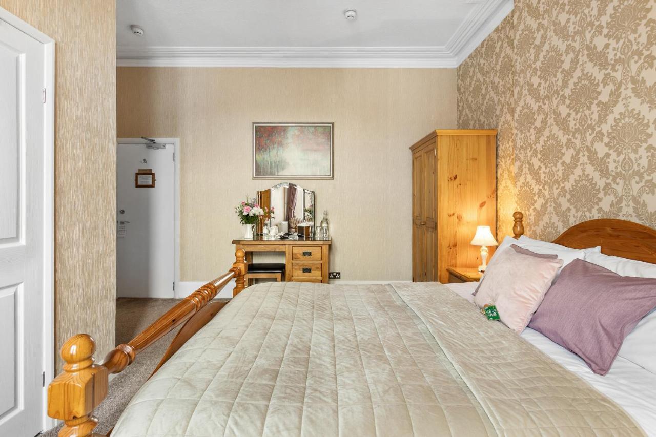 Kings Lodge Торки Екстериор снимка