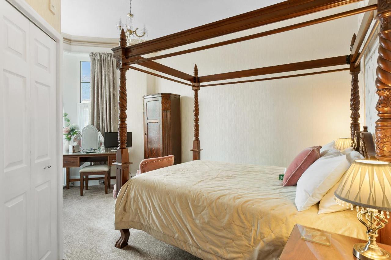 Kings Lodge Торки Екстериор снимка