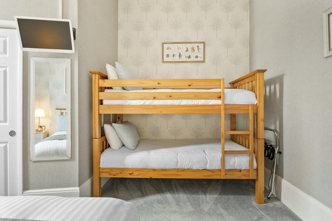 Kings Lodge Торки Екстериор снимка
