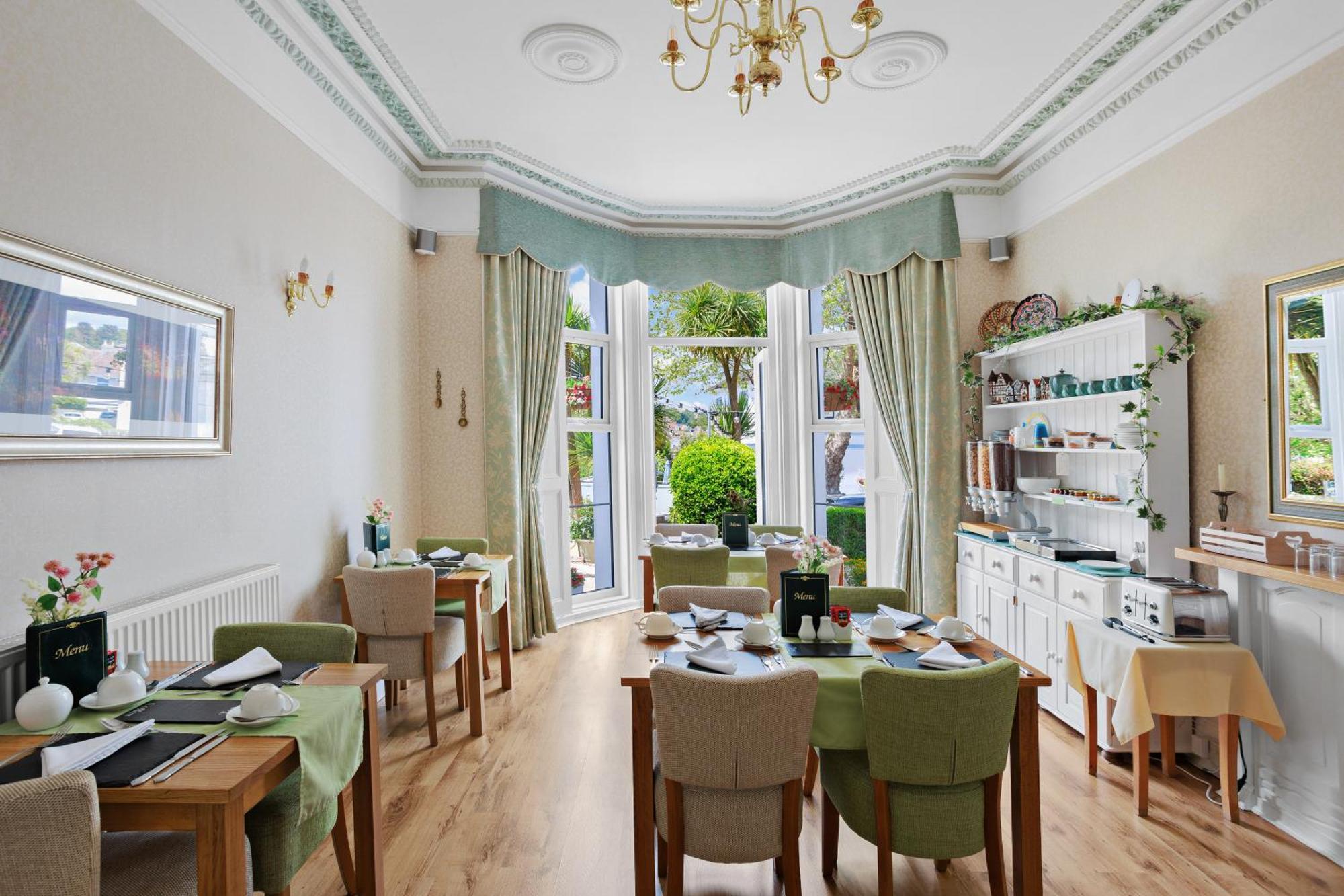 Kings Lodge Торки Екстериор снимка