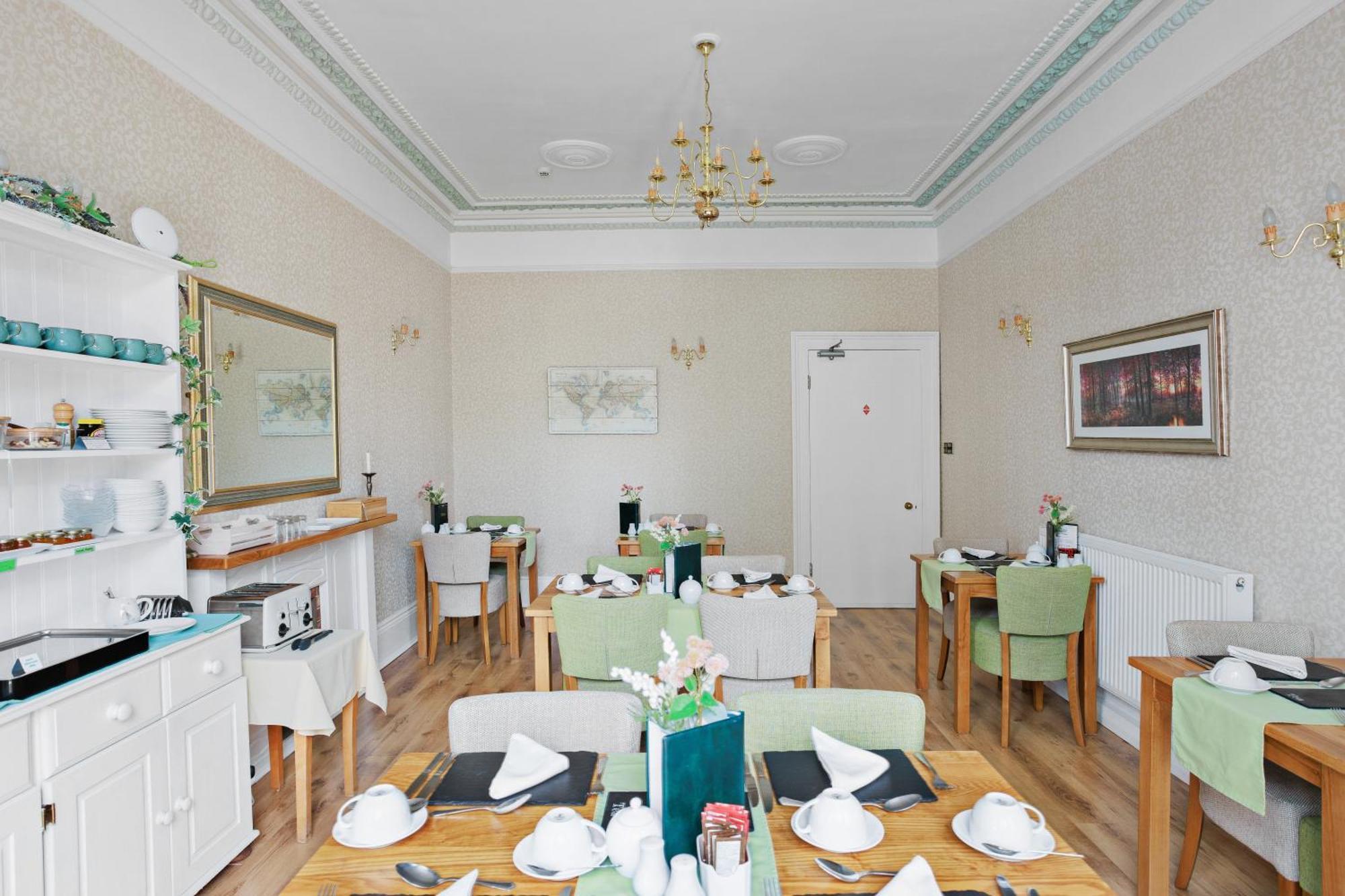 Kings Lodge Торки Екстериор снимка