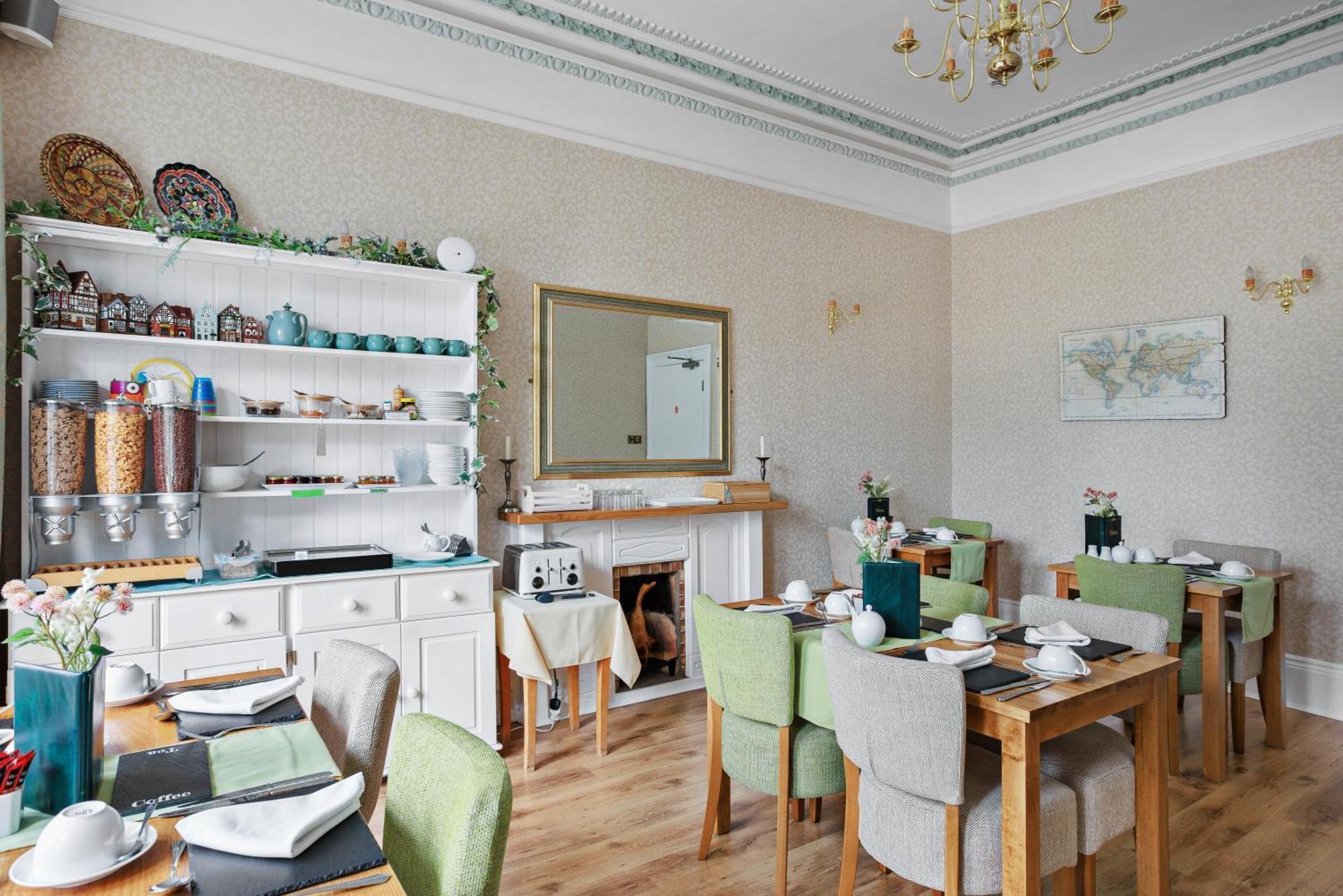 Kings Lodge Торки Екстериор снимка