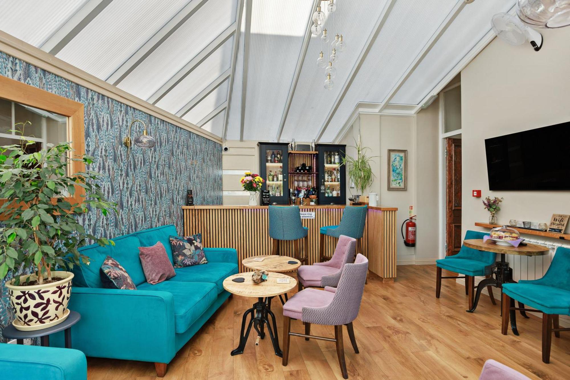 Kings Lodge Торки Екстериор снимка